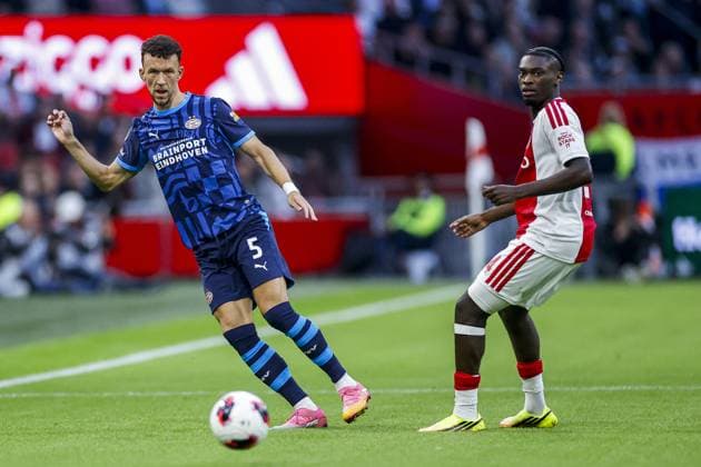 AMSTERDAM , 05-09-2026, JohanCruijff ArenA , season 2026 2027 , Dutch Eredivisie Football Match between Ajax and PSV. Picture shows PSV Player Ivan Perisic and Ajax player Jorthy Mokio Ajax - PSV  x206514189x Copyright: