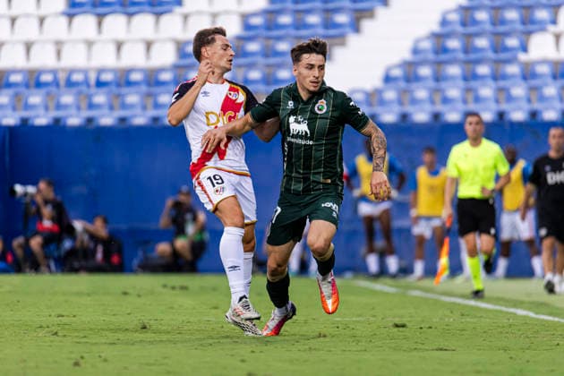 Rayo Vallecano v Racing de Santander - La Liga EA Sports Jorge of Rayo Vallecano against Jorge Salinas of Racing de Santander during La Liga EA Sports match between Rayo Vallecano and Racing de Santander at Estadio Butarque on September 05, 2026 in Madrid, Spain. Leganes Estadio Butarque Madrid Spain Copyright: xAlejandroxMatiasxAcostax