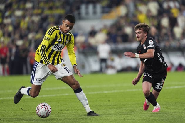 Fenerbahce v Besiktas - Turkish Super Lig ISTANBUL, TURKIYE - SEPTEMBER 5: Mason Greenwood (11) of Fenerbahce in action against Ridvan Yilmaz (33) of Besiktas during the Turkish Super Lig week 4 derby match between Fenerbahce and Besiktas at Chobani Stadium in Istanbul, Turkiye, on September 5, 2026. Bunyamin Celik Anadolu Istanbul Turkey. Editorial use only. Please get in touch for any other usage.  Copyright: x2026xAnadoluxBunyaminxCelikx