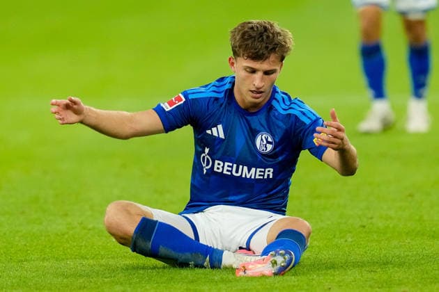 Vitalie Becker (FC Schalke 04) am Boden waehrend des Spiels der 1. Bundesliga zwischen FC Schalke 04 und FC Bayern Muenchen, Veltins-Arena am 05. September 2026 in Gelsenkirchen, Deutschland. (Foto von Alex Gottschalk DeFodi Images) +++ Vitalie Becker (FC Schalke 04) on the ground during the Bundesliga match between FC Schalke 04 and FC Bayern Muenchen at Veltins-Arena on September 5, 2026 in Gelsenkirchen, Germany. (Photo by Alex Gottschalk DeFodi Images) DFB DFL REGULATIONS PROHIBIT ANY USE OF PHOTOGRAPHS AS IMAGE SEQUENCES AND OR QUASI-VIDEO. (Photo by Alex Gottschalk DeFodi Images) - *** Vitalie Becker of FC Schalke 04 on the ground during the Bundesliga match between FC Schalke 04 and FC Bayern Munich, Veltins Arena on September 5, 2026, in Gelsenkirchen, Germany. Photo by Alex Gottschalk, DeFodi Images. Vitalie Becker of FC Schalke 04 on the ground during the Bundesliga match between FC Schalke 04 and FC Bayern Munich at Veltins Arena on September 5, 2026 in Gelsenkirchen, Germany Photo by Alex Gottschalk DeFodi Images DFB and DFL regulations prohibit any use of photographs as image sequences and or quasi-video Photo by Alex Gottschalk DeFodi Images
