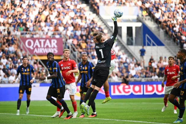 IPA88157417 - Josep Martinez of Inter FC in action during the Italian Serie A soccer match between Inter FC and SSC Napoli on September 5, 2026, at the Giuseppe Meazza San Siro Stadium in Milan, Italy. Photo by Tiziano Ballabio  Copyright: xTizianoxBallabio IPAxSportx xx 88157417