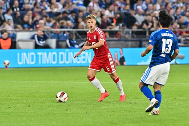 GELSENKIRCHEN, GERMANY; 05. SEPTEMBER: with Ball Joshua KIMMICH (FC Bayern Munich 6) during the Bundesliga Match between FC Schalke 04 vs. FC Bayern Munich at Matchday 2 at Veltins Arena DFL REGULATIONS PROHIBIT ANY USE OF PHOTOGRAPHS AS IMAGE SEQUENCES AND OR QUASI-VIDEO Copyright: xBEAUTIFULxSPORTS Goldbergx