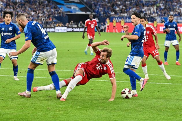 GELSENKIRCHEN, GERMANY; 05. SEPTEMBER: tackle between Hasan KURUCAY (FC Schalke 4), Harry KANE (FC Bayern Munich 9) and Satoshi TANAKA (FC Schalke 13) during the Bundesliga Match between FC Schalke 04 vs. FC Bayern Munich at Matchday 2 at Veltins Arena DFL REGULATIONS PROHIBIT ANY USE OF PHOTOGRAPHS AS IMAGE SEQUENCES AND OR QUASI-VIDEO Copyright: xBEAUTIFULxSPORTS Goldbergx