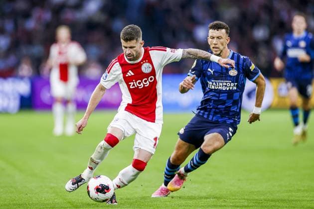 AMSTERDAM , 05-09-2026, JohanCruijff ArenA , season 2026 2027 , Dutch Eredivisie Football Match between Ajax and PSV. Picture shows Ajax player Caio Henrique and PSV Player Ivan Perisic Ajax - PSV  x206514789x Copyright: