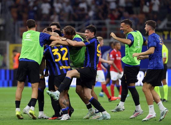 September 5, 2026, Milan, MILAN: Inter™s players jubilate after winning the Italian serie A soccer match between Inter and Napoli at Giuseppe Meazza stadium in Milan, 5 September 2026..ANSA MATTEO BAZZI. Soccer; Serie A: Inter Vs Napoli  - ZUMAa110 20260905_zaf_a110_120 Copyright: xMatteoxBazzix