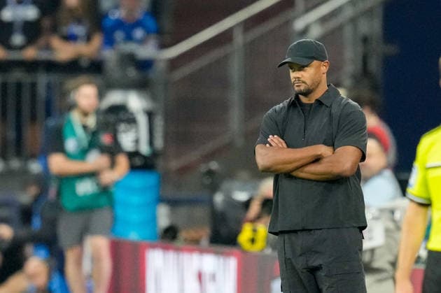 Trainer Vincent Kompany (FC Bayern Muenchen) schaut waehrend des Spiels der 1. Bundesliga zwischen FC Schalke 04 und FC Bayern Muenchen, Veltins-Arena am 05. September 2026 in Gelsenkirchen, Deutschland. (Foto von Alex Gottschalk DeFodi Images) +++ Trainer Vincent Kompany (FC Bayern Muenchen) looks on during the Bundesliga match between FC Schalke 04 and FC Bayern Muenchen at Veltins-Arena on September 5, 2026 in Gelsenkirchen, Germany. (Photo by Alex Gottschalk DeFodi Images) DFB DFL REGULATIONS PROHIBIT ANY USE OF PHOTOGRAPHS AS IMAGE SEQUENCES AND OR QUASI-VIDEO. (Photo by Alex Gottschalk DeFodi Images) - *** Coach Vincent Kompany of FC Bayern Munich watches during the Bundesliga match between FC Schalke 04 and FC Bayern Munich, Veltins Arena on September 5, 2026, in Gelsenkirchen, Germany. Photo by Alex Gottschalk, DeFodi Images. Coach Vincent Kompany of FC Bayern Munich looks on during the Bundesliga match between FC Schalke 04 and FC Bayern Munich at Veltins Arena on September 5, 2026 in Gelsenkirchen, Germany. Photo by Alex Gottschalk, DeFodi Images. DFB and DFL regulations prohibit any use of photographs as image sequences and or quasi-video. Photo by Alex Gottschalk, DeFodi Images.