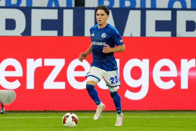 Soufiane El-Faouzi (FC Schalke 04) in Aktion, am Ball, Einzelaktion waehrend des Spiels der 1. Bundesliga zwischen FC Schalke 04 und FC Bayern Muenchen, Veltins-Arena am 05. September 2026 in Gelsenkirchen, Deutschland. (Foto von Alex Gottschalk DeFodi Images) +++ Soufiane El-Faouzi (FC Schalke 04) controls the ball during the Bundesliga match between FC Schalke 04 and FC Bayern Muenchen at Veltins-Arena on September 5, 2026 in Gelsenkirchen, Germany. (Photo by Alex Gottschalk DeFodi Images) DFB DFL REGULATIONS PROHIBIT ANY USE OF PHOTOGRAPHS AS IMAGE SEQUENCES AND OR QUASI-VIDEO. (Photo by Alex Gottschalk DeFodi Images) - *** Soufiane El Faouzi of FC Schalke 04 in action, on the ball, making a solo play during the Bundesliga match between FC Schalke 04 and FC Bayern Munich, Veltins Arena on September 5, 2026, in Gelsenkirchen, Germany. Photo by Alex Gottschalk, DeFodi Images. Soufiane El Faouzi of FC Schalke 04 controls the ball during the Bundesliga match between FC Schalke 04 and FC Bayern Munich at Veltins Arena on September 5, 2026 in Gelsenkirchen, Germany. Photo by Alex Gottschalk, DeFodi Images. DFB and DFL regulations prohibit any use of photographs as image sequences and or quasi-video. Photo by Alex Gottschalk, DeFodi Images.