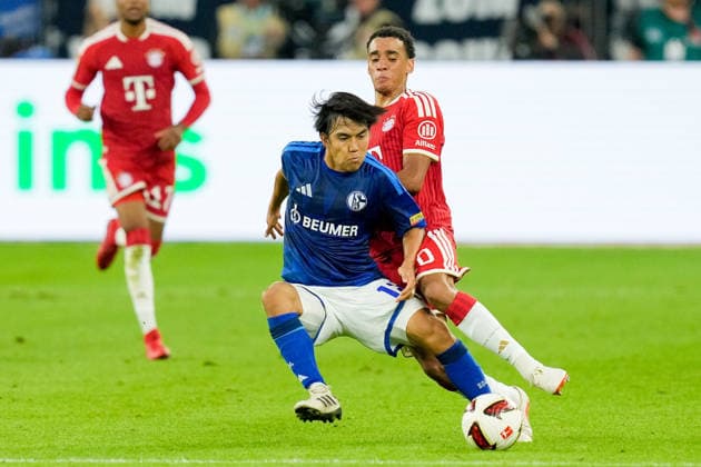 Satoshi Tanaka (FC Schalke 04) und Jamal Musiala (FC Bayern Muenchen) im Zweikampf waehrend des Spiels der 1. Bundesliga zwischen FC Schalke 04 und FC Bayern Muenchen, Veltins-Arena am 05. September 2026 in Gelsenkirchen, Deutschland. (Foto von Alex Gottschalk DeFodi Images) +++ Satoshi Tanaka (FC Schalke 04) und Jamal Musiala (FC Bayern Muenchen) battle for the ball during the Bundesliga match between FC Schalke 04 and FC Bayern Muenchen at Veltins-Arena on September 5, 2026 in Gelsenkirchen, Germany. (Photo by Alex Gottschalk DeFodi Images) DFB DFL REGULATIONS PROHIBIT ANY USE OF PHOTOGRAPHS AS IMAGE SEQUENCES AND OR QUASI-VIDEO. (Photo by Alex Gottschalk DeFodi Images) - *** Satoshi Tanaka of FC Schalke 04 and Jamal Musiala of FC Bayern Munich battle for the ball during the Bundesliga match between FC Schalke 04 and FC Bayern Munich at Veltins Arena on September 5, 2026, in Gelsenkirchen, Germany. Photo by Alex Gottschalk, DeFodi Images. Satoshi Tanaka of FC Schalke 04 and Jamal Musiala of FC Bayern Munich battle for the ball during the Bundesliga match between FC Schalke 04 and FC Bayern Munich at Veltins Arena on September 5, 2026 in Gelsenkirchen, Germany. Photo by Alex Gottschalk, DeFodi Images. DFB and DFL regulations prohibit any use of photographs as image sequences and or quasi-video. Photo by Alex Gottschalk, DeFodi Images