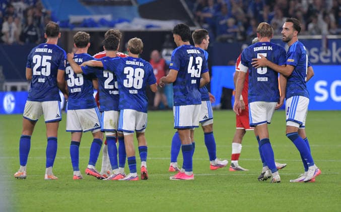 05.09.2026, xblx, Fussball 1.Bundesliga, FC Schalke 04 - FC Bayern München v.l. schalke feiert (DFL DFB REGULATIONS PROHIBIT ANY USE OF PHOTOGRAPHS as IMAGE SEQUENCES and or QUASI-VIDEO) Gelsenkirchen *** September 5, 2026, xblx, Soccer, Bundesliga 1, FC Schalke 04 vs. FC Bayern Munich; Schalke celebrates. DFL and DFB regulations prohibit any use of photographs as image sequences and or quasi-video. Gelsenkirchen