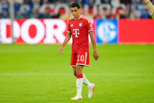 Jamal Musiala (FC Bayern Muenchen) schaut waehrend des Spiels der 1. Bundesliga zwischen FC Schalke 04 und FC Bayern Muenchen, Veltins-Arena am 05. September 2026 in Gelsenkirchen, Deutschland. (Foto von Alex Gottschalk DeFodi Images) +++ Jamal Musiala (FC Bayern Muenchen) looks on during the Bundesliga match between FC Schalke 04 and FC Bayern Muenchen at Veltins-Arena on September 5, 2026 in Gelsenkirchen, Germany. (Photo by Alex Gottschalk DeFodi Images) DFB DFL REGULATIONS PROHIBIT ANY USE OF PHOTOGRAPHS AS IMAGE SEQUENCES AND OR QUASI-VIDEO. (Photo by Alex Gottschalk DeFodi Images) - *** Jamal Musiala of FC Bayern Munich looks on during the Bundesliga match between FC Schalke 04 and FC Bayern Munich, Veltins Arena on September 5, 2026, in Gelsenkirchen, Germany. Photo by Alex Gottschalk, DeFodi Images. Jamal Musiala of FC Bayern Munich looks on during the Bundesliga match between FC Schalke 04 and FC Bayern Munich at Veltins Arena on September 5, 2026 in Gelsenkirchen, Germany. Photo by Alex Gottschalk, DeFodi Images. DFB and DFL regulations prohibit any use of photographs as image sequences and or quasi-video. Photo by Alex Gottschalk, DeFodi Images.