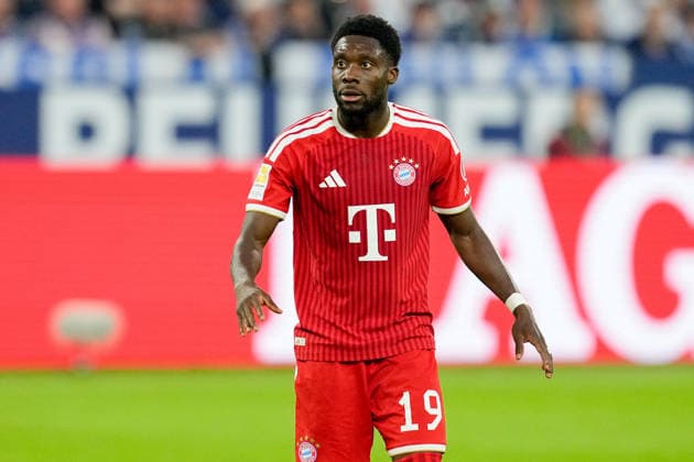 Alphonso Davies (FC Bayern Muenchen) schaut waehrend des Spiels der 1. Bundesliga zwischen FC Schalke 04 und FC Bayern Muenchen, Veltins-Arena am 05. September 2026 in Gelsenkirchen, Deutschland. (Foto von Alex Gottschalk DeFodi Images) +++ Alphonso Davies (FC Bayern Muenchen) looks on during the Bundesliga match between FC Schalke 04 and FC Bayern Muenchen at Veltins-Arena on September 5, 2026 in Gelsenkirchen, Germany. (Photo by Alex Gottschalk DeFodi Images) DFB DFL REGULATIONS PROHIBIT ANY USE OF PHOTOGRAPHS AS IMAGE SEQUENCES AND OR QUASI-VIDEO. (Photo by Alex Gottschalk DeFodi Images) - *** Alphonso Davies of FC Bayern Munich watches during the Bundesliga match between FC Schalke 04 and FC Bayern Munich, Veltins Arena on September 5, 2026, in Gelsenkirchen, Germany. Photo by Alex Gottschalk, DeFodi Images. Alphonso Davies of FC Bayern Munich looks on during the Bundesliga match between FC Schalke 04 and FC Bayern Munich at Veltins Arena on September 5, 2026 in Gelsenkirchen, Germany Photo by Alex Gottschalk DeFodi Images DFB and DFL regulations prohibit any use of photographs as image sequences and or quasi-video. Photo by Alex Gottschalk DeFodi Images