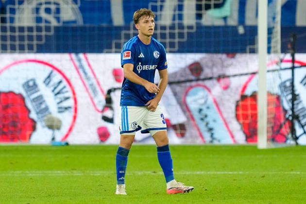 Vitalie Becker (FC Schalke 04) schaut waehrend des Spiels der 1. Bundesliga zwischen FC Schalke 04 und FC Bayern Muenchen, Veltins-Arena am 05. September 2026 in Gelsenkirchen, Deutschland. (Foto von Alex Gottschalk DeFodi Images) +++ Vitalie Becker (FC Schalke 04) looks on during the Bundesliga match between FC Schalke 04 and FC Bayern Muenchen at Veltins-Arena on September 5, 2026 in Gelsenkirchen, Germany. (Photo by Alex Gottschalk DeFodi Images) DFB DFL REGULATIONS PROHIBIT ANY USE OF PHOTOGRAPHS AS IMAGE SEQUENCES AND OR QUASI-VIDEO. (Photo by Alex Gottschalk DeFodi Images) - *** Vitalie Becker of FC Schalke 04 watches during the Bundesliga match between FC Schalke 04 and FC Bayern Munich, Veltins Arena on September 5, 2026, in Gelsenkirchen, Germany. Photo by Alex Gottschalk, DeFodi Images. Vitalie Becker, FC Schalke 04, looks on during the Bundesliga match between FC Schalke 04 and FC Bayern Munich at Veltins Arena on September 5, 2026 in Gelsenkirchen, Germany. Photo by Alex Gottschalk, DeFodi Images. DFB and DFL regulations prohibit any use of photographs as image sequences and or quasi-video. Photo by Alex Gottschalk, DeFodi Images.