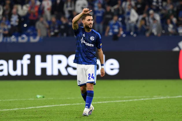 Adil Aouchiche (FC Schalke 04) gestikuliert, gestik waehrend des Spiels der 1. Bundesliga zwischen FC Schalke 04 und FC Bayern Muenchen, Veltins-Arena am 05. September 2026 in Gelsenkirchen, Deutschland. (Foto von Ralf Treese DeFodi Images) +++ Adil Aouchiche (FC Schalke 04) gestures during the Bundesliga match between FC Schalke 04 and FC Bayern Muenchen at Veltins-Arena on September 5, 2026 in Gelsenkirchen, Germany. (Photo by Ralf Treese DeFodi Images) DFB DFL REGULATIONS PROHIBIT ANY USE OF PHOTOGRAPHS AS IMAGE SEQUENCES AND OR QUASI-VIDEO. (Photo by Ralf Treese DeFodi Images) - *** Adil Aouchiche of FC Schalke 04 gestures during the Bundesliga match between FC Schalke 04 and FC Bayern Munich, Veltins Arena on September 5, 2026, in Gelsenkirchen, Germany. Photo by Ralf Treese, DeFodi Images. Adil Aouchiche of FC Schalke 04 gestures during the Bundesliga match between FC Schalke 04 and FC Bayern Munich at Veltins Arena on September 5, 2026 in Gelsenkirchen, Germany. Photo by Ralf Treese, DeFodi Images. DFB and DFL regulations prohibit any use of photographs as image sequences and or quasi-video. Photo by Ralf Treese, DeFodi Images