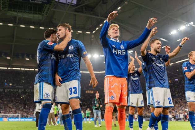 Deutschland: 1. Bundesliga 2026 2027, 2. Spieltag - FC Schalke 04 vs. FC Bayern München - 05.09.2026 - Veltins-Arena (Gelsenkirchen, Nordrhein-Westfalen) Jubel Freude Emotionen nach Abpfiff JSoufiane El-Faouzi (Schalke 04, 23) Vitalie Becker (Schalke 04, 33) *** Germany 1 Bundesliga 2026–2027, Matchday 2: FC Schalke 04 vs. FC Bayern Munich, September 5, 2026, Veltins Arena, Gelsenkirchen, North Rhine-Westphalia—Celebrations, joy, and excitement after the final whistle. JSoufiane El Faouzi (Schalke 04), 23 Vitalie Becker, Schalke 04, 33 Copyright: xCelinaxLeiersx