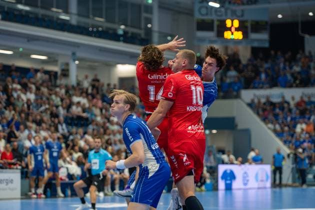 Sport Bilder des Tages Ellidi Snaer Vidarsson, Kreislaeufer, (VfL Gummersbach 4), Miro Schluroff, Rueckraum, (VfL Gummersbach 15), VfL Gummersbach vs. MT Melsungen,, Opel Handball Bundesliga, Herren , 3. Spieltag, 05.09.2026 Gummersbach NRW Deutschland
