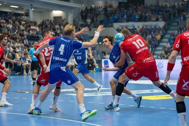 Ellidi Snaer Vidarsson, Kreislaeufer, (VfL Gummersbach 4), Dainis KriÅ¡topÄns, Rueckraum, (MT Melsungen 10), Miro Schluroff, Rueckraum, (VfL Gummersbach 15), VfL Gummersbach vs. MT Melsungen,, Opel Handball Bundesliga, Herren , 3. Spieltag, 05.09.2026 Gummersbach NRW Deutschland