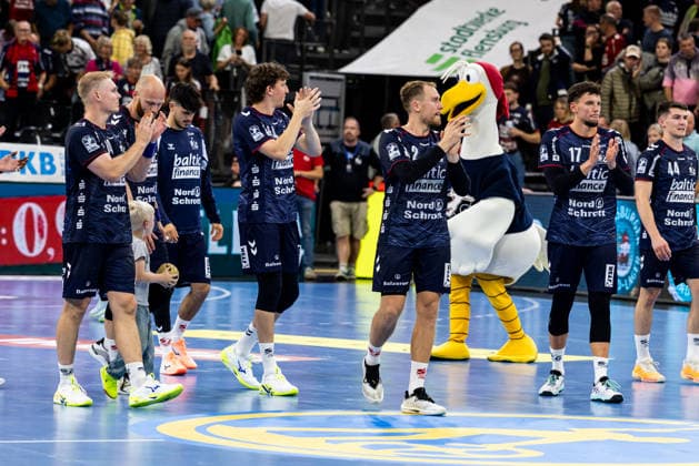 Opel HBL: SG Flensburg-Handewitt vs HC Erlangen; 05.09.26 Jubel nach Sieg Team SG Flensburg-Handewitt Opel HBL: SG Flensburg-Handewitt vs HC Erlangen, GGW Arena am 05.09.26 Copyright: xBEAUTIFULxSPORTS MarioxM.xKobergx