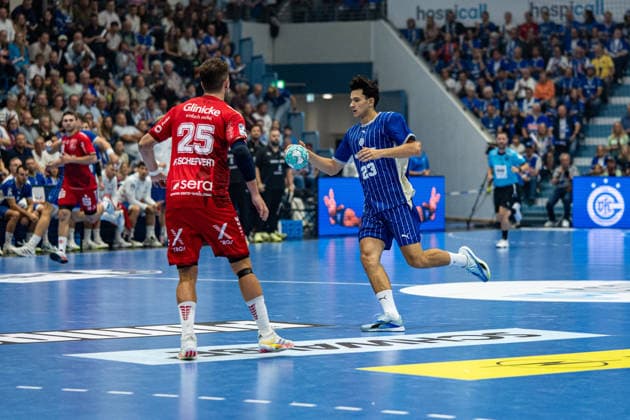 Opel Handball Bundesliga, VfL Gummersbach - MT Melsungen, 05.09.2026 Olle Forsell Schefvert (MT Melsungen 25), Nikola RoganoviÄ‡ (VfL Gummersbach 23), ; Opel Handball Bundesliga, VfL Gummersbach - MT Melsungen, 05.09.2026 Copyright: xBEAUTIFULxSPORTS Erlhofx