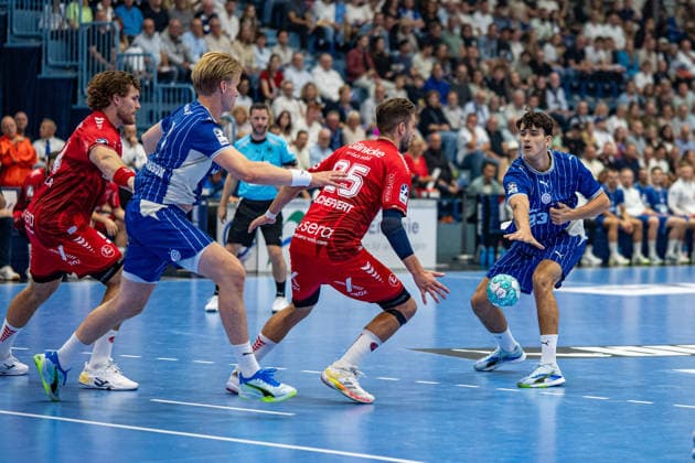 Opel Handball Bundesliga, VfL Gummersbach - MT Melsungen, 05.09.2026 Johannes Golla (MT Melsungen 14), Ellidi Vidarsson (VfL Gummersbach 4), Olle Forsell Schefvert (MT Melsungen 25), Nikola RoganoviÄ‡ (VfL Gummersbach 23), ; Opel Handball Bundesliga, VfL Gummersbach - MT Melsungen, 05.09.2026 Copyright: xBEAUTIFULxSPORTS Erlhofx