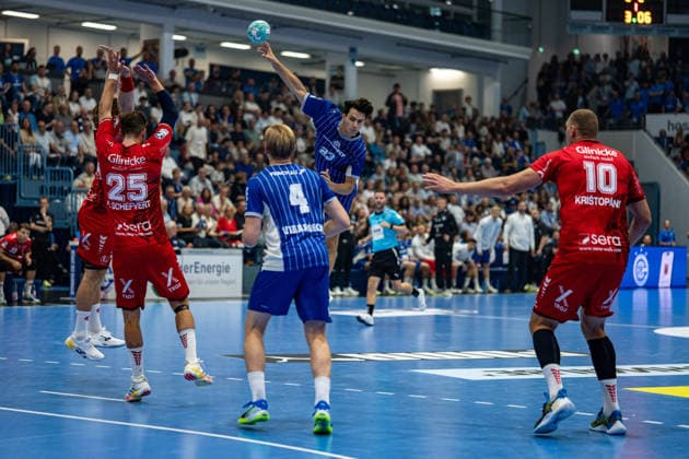 Opel Handball Bundesliga, VfL Gummersbach - MT Melsungen, 05.09.2026 Olle Forsell Schefvert (MT Melsungen 25), Ellidi Vidarsson (VfL Gummersbach 4), Nikola RoganoviÄ‡ (VfL Gummersbach 23), Dainis KriÅ¡topÄns (MT Melsungen 10), ; Opel Handball Bundesliga, VfL Gummersbach - MT Melsungen, 05.09.2026 Copyright: xBEAUTIFULxSPORTS Erlhofx