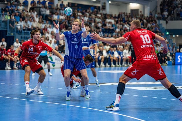 Opel Handball Bundesliga, VfL Gummersbach - MT Melsungen, 05.09.2026 Johannes Golla (MT Melsungen 14), Ellidi Vidarsson (VfL Gummersbach 4), Dainis KriÅ¡topÄns (MT Melsungen 10), ; Opel Handball Bundesliga, VfL Gummersbach - MT Melsungen, 05.09.2026 Copyright: xBEAUTIFULxSPORTS Erlhofx