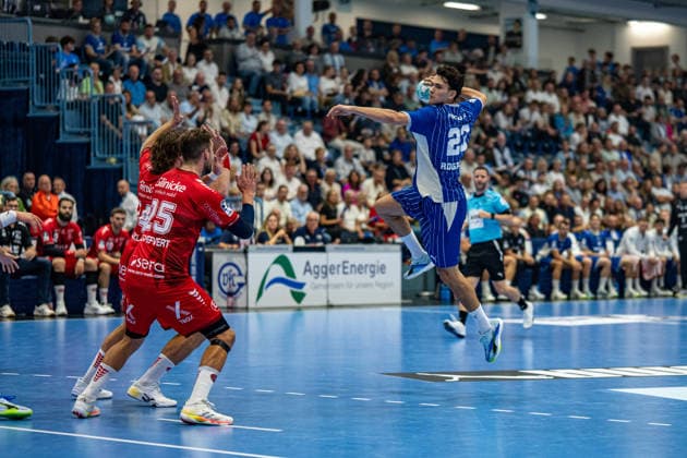 Opel Handball Bundesliga, VfL Gummersbach - MT Melsungen, 05.09.2026 Olle Forsell Schefvert (MT Melsungen 25), Nikola RoganoviÄ‡ (VfL Gummersbach 23), ; Opel Handball Bundesliga, VfL Gummersbach - MT Melsungen, 05.09.2026 Copyright: xBEAUTIFULxSPORTS Erlhofx