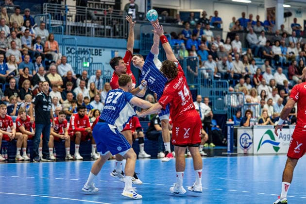 Opel Handball Bundesliga, VfL Gummersbach - MT Melsungen, 05.09.2026 Daniel Dujshebaev (MT Melsungen 24), Kristjan HorÅ¾en (VfL Gummersbach 27), Kay Smits (VfL Gummersbach 31), Johannes Golla (MT Melsungen 14), ; Opel Handball Bundesliga, VfL Gummersbach - MT Melsungen, 05.09.2026 Copyright: xBEAUTIFULxSPORTS Erlhofx
