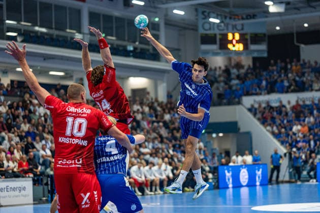 Opel Handball Bundesliga, VfL Gummersbach - MT Melsungen, 05.09.2026 Dainis KriÅ¡topÄns (MT Melsungen 10), Ellidi Vidarsson (VfL Gummersbach 4), Johannes Golla (MT Melsungen 14), Nikola RoganoviÄ‡ (VfL Gummersbach 23), ; Opel Handball Bundesliga, VfL Gummersbach - MT Melsungen, 05.09.2026 Copyright: xBEAUTIFULxSPORTS Erlhofx