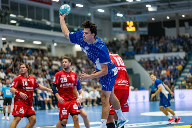 Opel Handball Bundesliga, VfL Gummersbach - MT Melsungen, 05.09.2026 Johannes Golla (MT Melsungen 14), Olle Forsell Schefvert (MT Melsungen 25), Nikola RoganoviÄ‡ (VfL Gummersbach 23), ; Opel Handball Bundesliga, VfL Gummersbach - MT Melsungen, 05.09.2026 Copyright: xBEAUTIFULxSPORTS Erlhofx