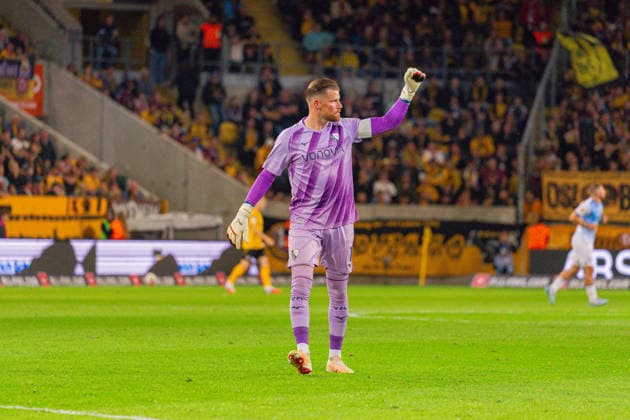 Deutschland: 2.Bundesliga, Saison 2026 2027, 05.09.2026, 4. Spieltag, SG Dynamo Dresden vs VfL Bochum, Rudolf-Harbig-Stadion : Torjubel nach dem Tor zum 0:1 für den VfL Bochum durch Torschütze Koji Miyoshi (VfL Bochum, 23), äTimo Horn (VfL Bochum, 1) *** Germany 2. Bundesliga, 2026–2027 Season, September 5, 2026, Matchday 4, SG Dynamo Dresden vs. VfL Bochum, Rudolf Harbig Stadium. Celebratory cheers after VfL Bochum takes a 0–1 lead thanks to a goal by Koji Miyoshi (VfL Bochum, 23), and Timo Horn (VfL Bochum, 1). Copyright: xMichellexLukax