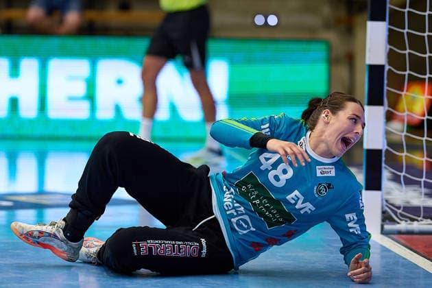 Natalia Krupa-Chlebik (Frisch Auf Goeppingen, 48) muss hinter sich greifen FRISCH AUF Goeppingen vs. BSV Sachsen Zwickau, Handball, ALSCO Handball Bundesliga Frauen, 2. Spieltag, Spielzeit 2026 2027, 05.09.2026 FRISCH AUF Goeppingen vs. BSV Sachsen Zwickau, Handball, ALSCO Handball Bundesliga Frauen, 2. Spieltag, Spielzeit 2026 2027, 05.09.2026 Goeppingen Copyright: xEibner-Pressefoto GeraldxOelze-dexStoppanyx EP_ODS