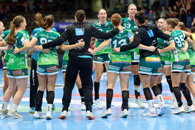 Freude, Jubel beim Team von Frisch Auf Goeppingen nach dem knappen 29:28 Erfolg FRISCH AUF Goeppingen vs. BSV Sachsen Zwickau, Handball, ALSCO Handball Bundesliga Frauen, 2. Spieltag, Spielzeit 2026 2027, 05.09.2026 FRISCH AUF Goeppingen vs. BSV Sachsen Zwickau, Handball, ALSCO Handball Bundesliga Frauen, 2. Spieltag, Spielzeit 2026 2027, 05.09.2026 Goeppingen Copyright: xEibner-Pressefoto GeraldxOelze-dexStoppanyx EP_ODS