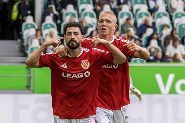 Wolfsburg, Deutschland 05. September 2026: 2. BL - 2026 2027 - Sp. 4 - VfL Wolfsburg gegen FC Energie Cottbus Im Bild: li. Tolcay Cigerci (Energie Cottbus) jubelt über sein Tor zum 3:3 mit re. Dmytro Bogdanov (Energie Cottbus) DFL DFB regulations prohibit any use of photographs as image sequences and or quasi-video. Volkswagen Arena Niedersachsen *** Wolfsburg, Germany September 5, 2026 2. Bundesliga 2026–2027 Matchday 4 VfL Wolfsburg vs. FC Energie Cottbus Pictured on the left: Tolcay Cigerci of Energie Cottbus celebrates his goal to tie the game at 3–3; on the right: Dmytro Bogdanov of Energie Cottbus. DFL and DFB regulations prohibit any use of photographs as image sequences and or quasi-video. Volkswagen Arena, Lower Saxony Copyright: xFotostandx xWeilandx