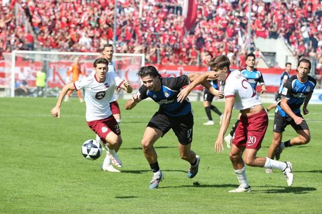 05.09.2026 xmgoodx Frankfurt am Main, PSD Bank Arena Regionalliga Südwest Saison 2026 2027 Derby FSV Frankfurt - Kickers Offenbach (OFC) Filip Pandza (17, FSV Frankfurt) gegen Dominik Crljenec (20, OFC)