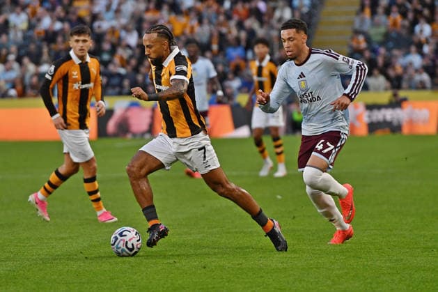 Hull City v Aston Villa, Premier League Hull City player Sorba Thomas (7) and Aston Villa midfielder Alysson Edward (47) during the Premier League match between Hull City and Aston Villa at the MKM Stadium, Kingston upon Hull, UK on 5 September 2026. Kingston upon Hull MKM Stadium East Riding of Yorkshire UK Editorial use only DataCo restrictions apply See www.football-dataco.com , Copyright: xIanxLyallx PSI-24835-0065