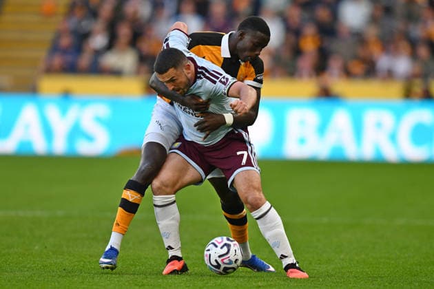Hull City v Aston Villa, Premier League Hull City defender Nobel Mendy (32) and Aston Villa midfielder John McGinn (7) during the Premier League match between Hull City and Aston Villa at the MKM Stadium, Kingston upon Hull, UK on 5 September 2026. Kingston upon Hull MKM Stadium East Riding of Yorkshire UK Editorial use only DataCo restrictions apply See www.football-dataco.com , Copyright: xIanxLyallx PSI-24835-0075