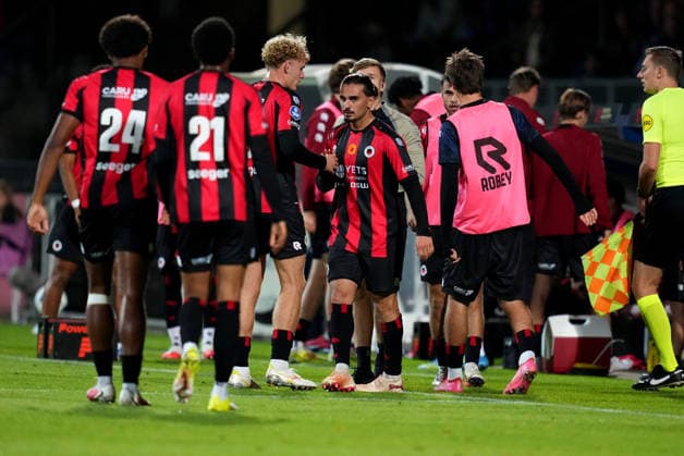 Eredivisie: Willem II v Excelsior Rotterdam Tilburg - Irakli Yegoian of Excelsior Rotterdam celebrates scoring his team s third goal (0-3) with Aymen Sliti of Excelsior Rotterdam and Assistant Referee Marco Ribbink during the fifth competition round of the 2026 2027 Eredivisie season. The match is set between Willem II and Excelsior Rotterdam at Koning Willem II Stadion on 5 September 2026 in Tilburg, Netherlands. (Hero Images Danny de Groot) Copyright: xDannyxdexGrootx
