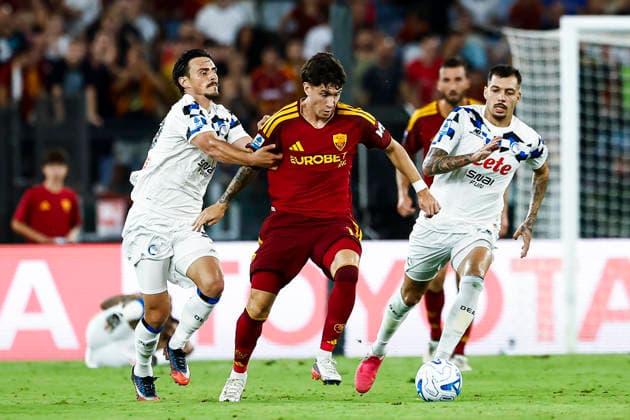 September 5, 2026, Rome, ITALIA ROMA: Atalanta™s Nikola Krstovic (L) and Roma™s Matias Soule (R) in action during the Italian Serie A soccer match AS Roma vs Atalanta BC at the Olimpico stadium in Rome, Italy, 05 September 2026. ANSA ANGELO CARCONI. Serie A; AS Roma Vs Atalanta BC  - ZUMAa110 20260905_zaf_a110_149 Copyright: xAngeloxCarconix
