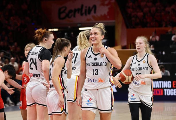 Lina Sontag, Britta Daub, Marie Guelich, Leonie Fiebich lacht kurz vor Spielende, Frieda Bühner Jubel Basketball FIBA World Cup Weltmeisterschaft Frauen WM Saison 2026 2027 05.09.2026 DBB Deutschland GER vs Japan JPN