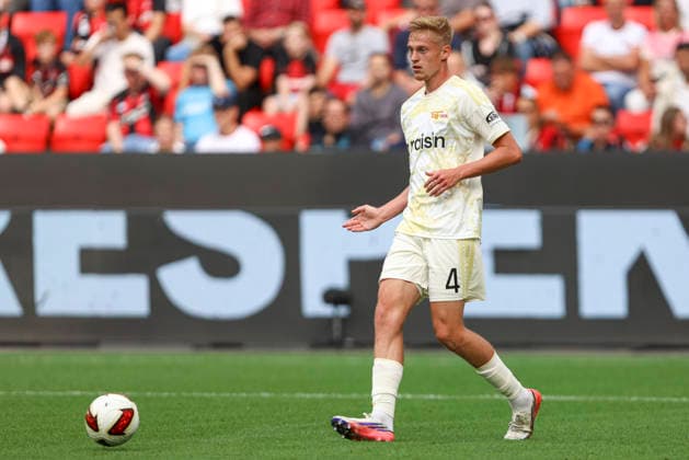 Zeno Van den Bosch (1.FC Union Berlin) in Aktion, am Ball, Einzelaktion waehrend des Spiels der 1. Bundesliga zwischen Bayer 04 Leverkusen und 1. FC Union Berlin, BayArena am 05. September 2026 in Leverkusen, Deutschland. (Foto von Oliver Kaelke DeFodi Images) +++ Zeno Van den Bosch (1.FC Union Berlin) controls the ball during the Bundesliga match between Bayer 04 Leverkusen and 1. FC Union Berlin at BayArena on September 5, 2026 in Leverkusen, Germany. (Photo by Oliver Kaelke DeFodi Images) DFB DFL REGULATIONS PROHIBIT ANY USE OF PHOTOGRAPHS AS IMAGE SEQUENCES AND OR QUASI-VIDEO. (Photo by Oliver Kaelke DeFodi Images) - *** Zeno Van den Bosch of 1. FC Union Berlin in action, on the ball, making a solo run during the Bundesliga match between Bayer 04 Leverkusen and 1. FC Union Berlin, BayArena on September 5, 2026, in Leverkusen, Germany. Photo by Oliver Kaelke, DeFodi Images. Zeno Van den Bosch of 1. FC Union Berlin controls the ball during the Bundesliga match between Bayer 04 Leverkusen and 1. FC Union Berlin at BayArena on September 5, 2026 in Leverkusen, Germany. Photo by Oliver Kaelke, DeFodi Images. DFB and DFL regulations prohibit any use of photographs as image sequences and or quasi-video. Photo by Oliver Kaelke, DeFodi Images