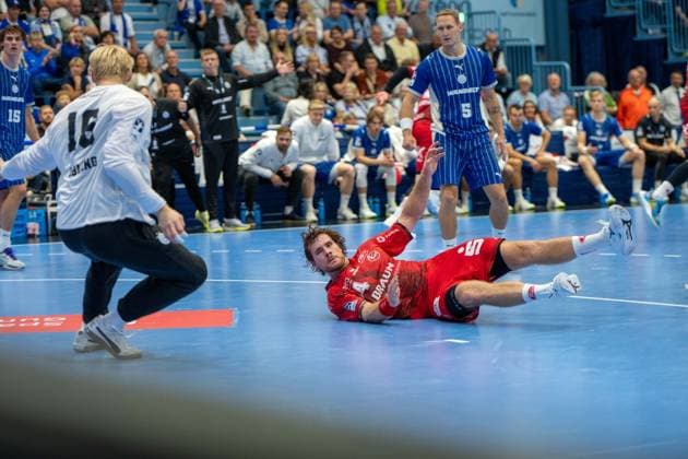 Bertram Obling, Torwart, (VfL Gummersbach 16), Johannes Golla, Kreislaeufer, (MT Melsungen 14), VfL Gummersbach vs. MT Melsungen,, Opel Handball Bundesliga, Herren , 3. Spieltag, 05.09.2026 Gummersbach NRW Deutschland