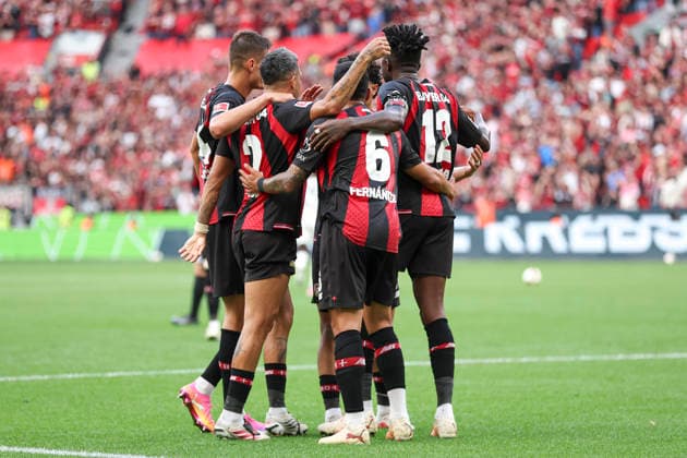 Facundo Medina (Bayer 04 Leverkusen) Torjubel,jubelt mit seiner Mannschaft nach dem Treffer zum 2:0 waehrend des Spiels der 1. Bundesliga zwischen Bayer 04 Leverkusen und 1. FC Union Berlin, BayArena am 05. September 2026 in Leverkusen, Deutschland. (Foto von Oliver Kaelke DeFodi Images) +++ Facundo Medina (Bayer 04 Leverkusen) celebrates after scoring his team s second goal with teammates during the Bundesliga match between Bayer 04 Leverkusen and 1. FC Union Berlin at BayArena on September 5, 2026 in Leverkusen, Germany. (Photo by Oliver Kaelke DeFodi Images) DFB DFL REGULATIONS PROHIBIT ANY USE OF PHOTOGRAPHS AS IMAGE SEQUENCES AND OR QUASI-VIDEO. (Photo by Oliver Kaelke DeFodi Images) - *** Facundo Medina of Bayer 04 Leverkusen celebrates the goal with his teammates after scoring the 2-0 goal during the Bundesliga match between Bayer 04 Leverkusen and 1. FC Union Berlin at BayArena on September 5, 2026, in Leverkusen, Germany. Photo by Oliver Kaelke, DeFodi Images. Facundo Medina of Bayer 04 Leverkusen celebrates with his teammates after scoring his team’s second goal during the Bundesliga match between Bayer 04 Leverkusen and 1. FC Union Berlin at BayArena on September 5, 2026 in Leverkusen, Germany. Photo by Oliver Kaelke, DeFodi Images. DFB and DFL regulations prohibit any use of photographs as image sequences and or quasi-video. Photo by Oliver Kaelke, DeFodi Images.