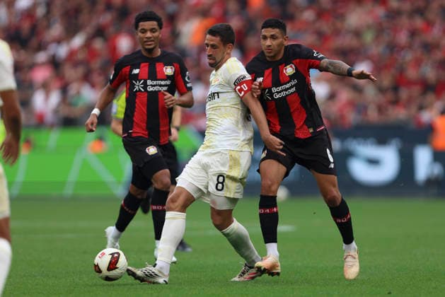 Rani Khedira (1.FC Union Berlin) und Equi Fernandez (Bayer 04 Leverkusen) im Zweikampf waehrend des Spiels der 1. Bundesliga zwischen Bayer 04 Leverkusen und 1. FC Union Berlin, BayArena am 05. September 2026 in Leverkusen, Deutschland. (Foto von Oliver Kaelke DeFodi Images) +++ Rani Khedira (1.FC Union Berlin) und Equi Fernandez (Bayer 04 Leverkusen) battle for the ball during the Bundesliga match between Bayer 04 Leverkusen and 1. FC Union Berlin at BayArena on September 5, 2026 in Leverkusen, Germany. (Photo by Oliver Kaelke DeFodi Images) DFB DFL REGULATIONS PROHIBIT ANY USE OF PHOTOGRAPHS AS IMAGE SEQUENCES AND OR QUASI-VIDEO. (Photo by Oliver Kaelke DeFodi Images) - *** Rani Khedira of 1. FC Union Berlin and Equi Fernandez of Bayer 04 Leverkusen battle for the ball during the Bundesliga match between Bayer 04 Leverkusen and 1. FC Union Berlin at BayArena on September 5, 2026, in Leverkusen, Germany. Photo by Oliver Kaelke, DeFodi Images. Rani Khedira of 1. FC Union Berlin and Equi Fernandez of Bayer 04 Leverkusen battle for the ball during the Bundesliga match between Bayer 04 Leverkusen and 1. FC Union Berlin at BayArena on September 5, 2026 in Leverkusen, Germany Photo by Oliver Kaelke, DeFodi Images DFB and DFL regulations prohibit any use of photographs as image sequences and or quasi-video. Photo by Oliver Kaelke, DeFodi Images