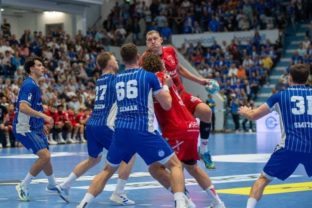 Å tÄ›pan Zeman, Kreislaeufer, (VfL Gummersbach 66), Dainis KriÅ¡topÄns, Rueckraum, (MT Melsungen 10), VfL Gummersbach vs. MT Melsungen,, Opel Handball Bundesliga, Herren , 3. Spieltag, 05.09.2026 Gummersbach NRW Deutschland