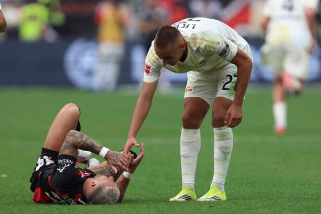 Aleix Garcia (Bayer 04 Leverkusen) liegt verletzt am Boden waehrend des Spiels der 1. Bundesliga zwischen Bayer 04 Leverkusen und 1. FC Union Berlin, BayArena am 05. September 2026 in Leverkusen, Deutschland. (Foto von Oliver Kaelke DeFodi Images) +++ Aleix Garcia (Bayer 04 Leverkusen) injured on the ground during the Bundesliga match between Bayer 04 Leverkusen and 1. FC Union Berlin at BayArena on September 5, 2026 in Leverkusen, Germany. (Photo by Oliver Kaelke DeFodi Images) DFB DFL REGULATIONS PROHIBIT ANY USE OF PHOTOGRAPHS AS IMAGE SEQUENCES AND OR QUASI-VIDEO. (Photo by Oliver Kaelke DeFodi Images) - *** Aleix Garcia of Bayer 04 Leverkusen lies injured on the ground during the Bundesliga match between Bayer 04 Leverkusen and 1. FC Union Berlin, BayArena on September 5, 2026, in Leverkusen, Germany. Photo by Oliver Kaelke, DeFodi Images. Aleix Garcia of Bayer 04 Leverkusen is injured on the ground during the Bundesliga match between Bayer 04 Leverkusen and 1 FC Union Berlin at BayArena on September 5, 2026 in Leverkusen, Germany. Photo by Oliver Kaelke, DeFodi Images. DFB and DFL regulations prohibit any use of photographs as image sequences and or quasi-video. Photo by Oliver Kaelke, DeFodi Images.