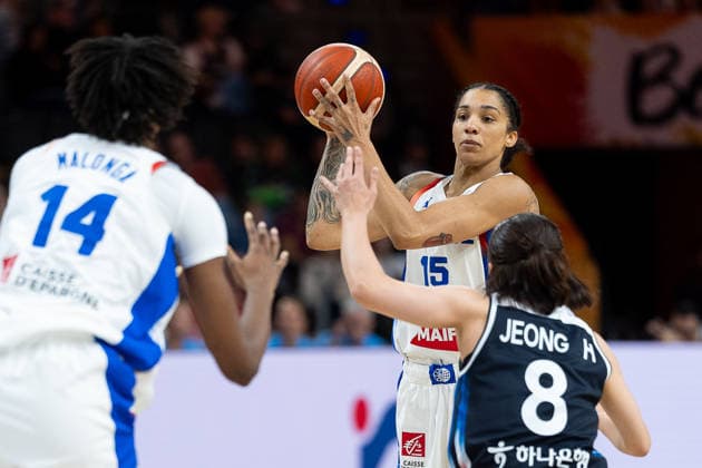 Gabby Williams (Frankreich, 15) Pass auf Dominique Malonga (Frankreich, 14), Hyun Jeong (Korea, 08), GER, Frankreich vs. Korea, Basketball, FIBA Women s World Cup 2026, Gruppenphase, Spieltag 2, 05.09.2026 GER, Frankreich vs. Korea, Basketball, FIBA Women s World Cup 2026, Gruppenphase, Spieltag 2, 05.09.2026 Berlin Copyright: xEibner-Pressefoto MaxxVincenx EP_MVN