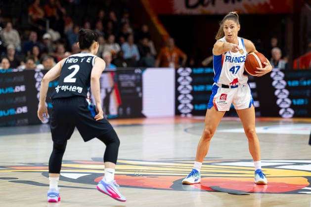 Romane Bernies (Frankreich, 47) am Ball, Yeeun Heo (Korea, 02), GER, Frankreich vs. Korea, Basketball, FIBA Women s World Cup 2026, Gruppenphase, Spieltag 2, 05.09.2026 GER, Frankreich vs. Korea, Basketball, FIBA Women s World Cup 2026, Gruppenphase, Spieltag 2, 05.09.2026 Berlin Copyright: xEibner-Pressefoto MaxxVincenx EP_MVN