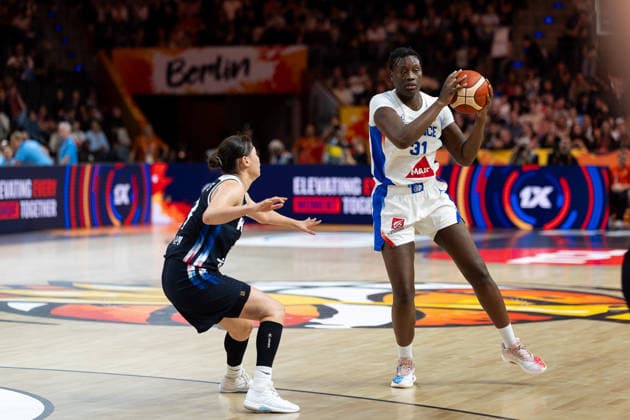 Aminata Gueye (Frankreich, 31) am Ball, GER, Frankreich vs. Korea, Basketball, FIBA Women s World Cup 2026, Gruppenphase, Spieltag 2, 05.09.2026 GER, Frankreich vs. Korea, Basketball, FIBA Women s World Cup 2026, Gruppenphase, Spieltag 2, 05.09.2026 Berlin Copyright: xEibner-Pressefoto MaxxVincenx EP_MVN