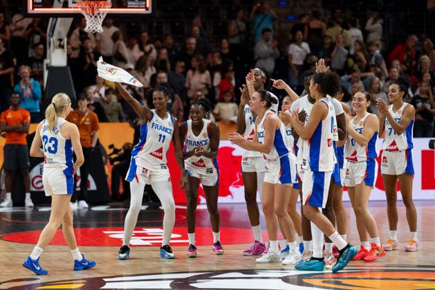 franzoesische Mannschaft jubelt Jubel mit Marine Johannes (Frankreich, 23) MVP, Spielerin des Spiels, GER, Frankreich vs. Korea, Basketball, FIBA Women s World Cup 2026, Gruppenphase, Spieltag 2, 05.09.2026 GER, Frankreich vs. Korea, Basketball, FIBA Women s World Cup 2026, Gruppenphase, Spieltag 2, 05.09.2026 Berlin Copyright: xEibner-Pressefoto MaxxVincenx EP_MVN