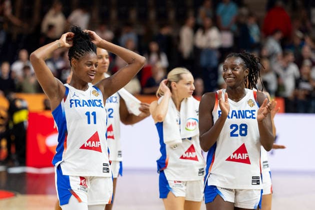 Valeriane Ayayi (Frankreich, 11) und Migna Toure (Frankreich, 28) jubelt Jubel nach Sieg Spielende, GER, Frankreich vs. Korea, Basketball, FIBA Women s World Cup 2026, Gruppenphase, Spieltag 2, 05.09.2026 GER, Frankreich vs. Korea, Basketball, FIBA Women s World Cup 2026, Gruppenphase, Spieltag 2, 05.09.2026 Berlin Copyright: xEibner-Pressefoto MaxxVincenx EP_MVN